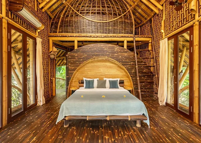 Eclipse House 4bds Eco Bamboo House Pool Riverview فيلة Bringkit