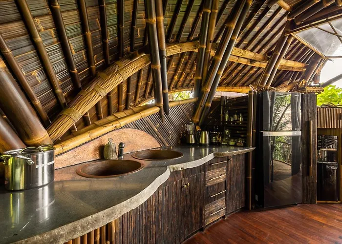 Eclipse House 4bds Eco Bamboo House Pool Riverview فيلة Bringkit