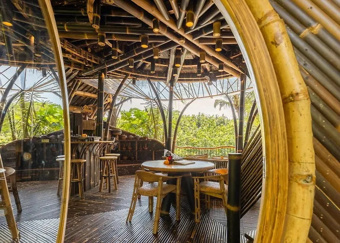 Eclipse House 4bds Eco Bamboo House Pool Riverview فيلة Bringkit